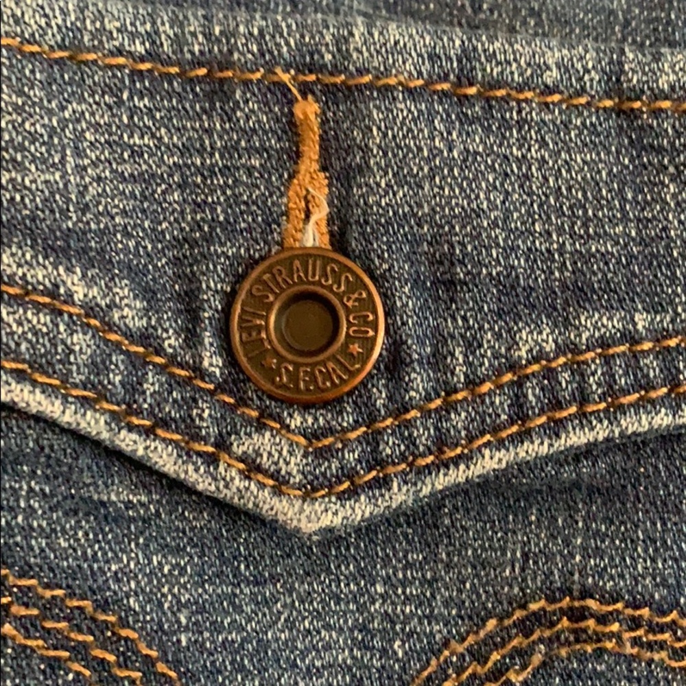 Levi’s Cropped Jeans - Picture 7 of 9